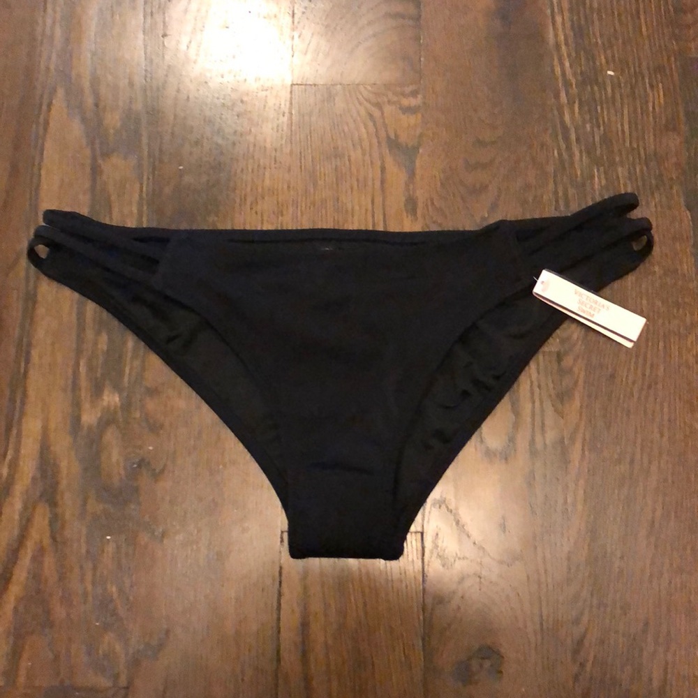 New with tags! Straps cheeky swim bottoms